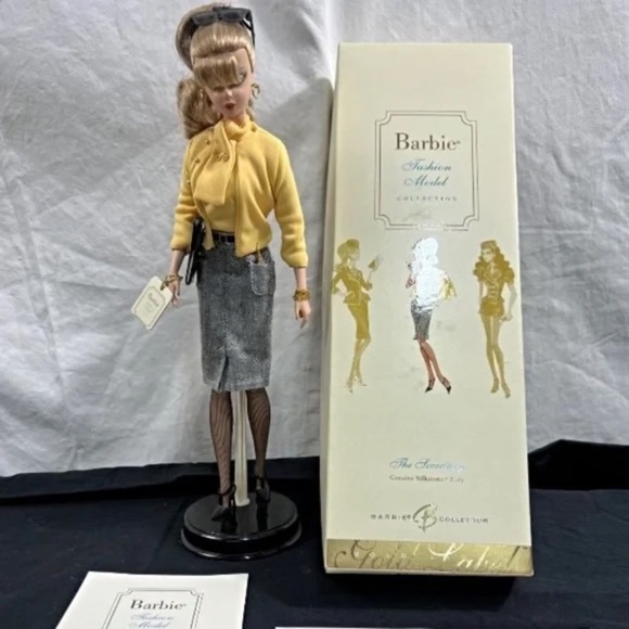 2007 Barbie Doll Silkstone The Secretary fashion model GOLD label - Picture 2 of 6